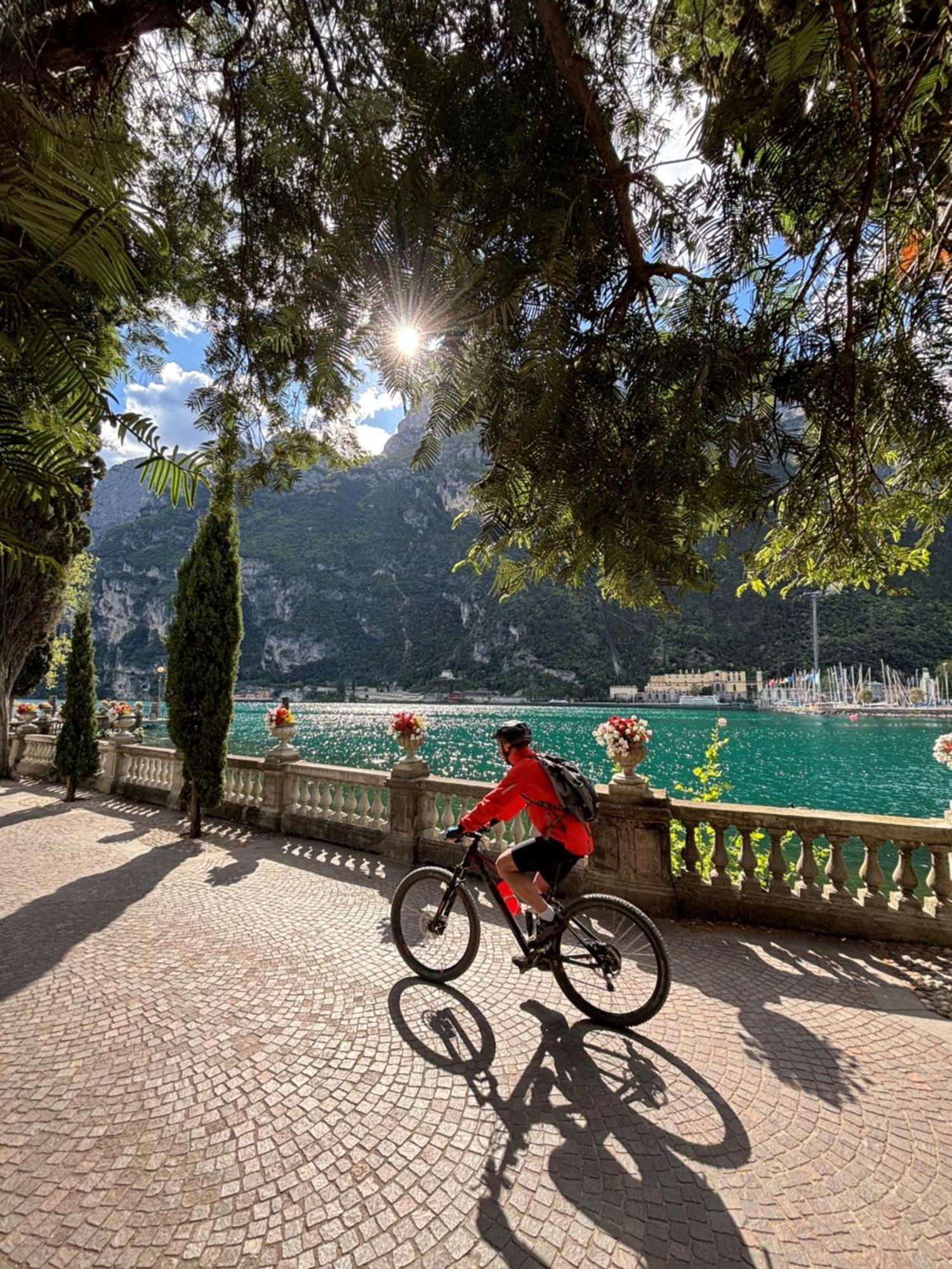 Palazzo Riccamboni Lägenhet Riva del Garda Exteriör bild