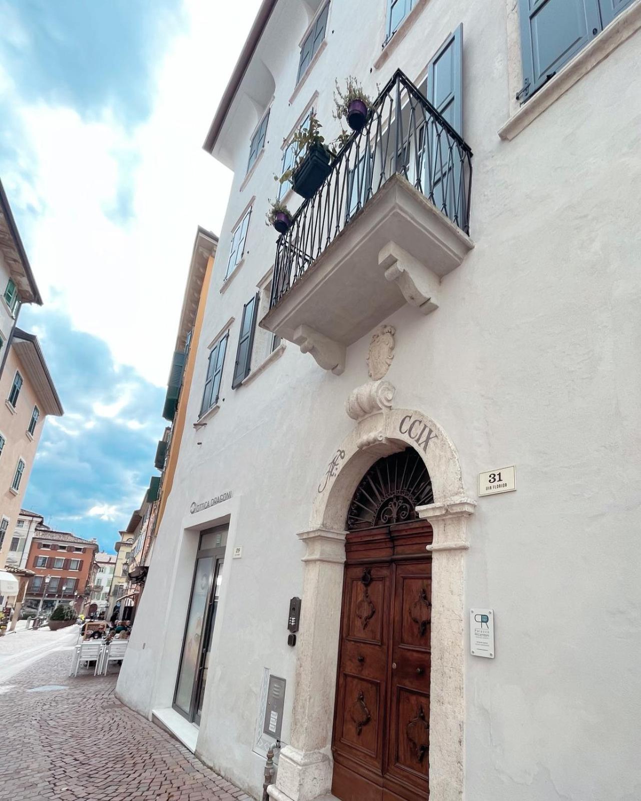 Palazzo Riccamboni Lägenhet Riva del Garda Exteriör bild